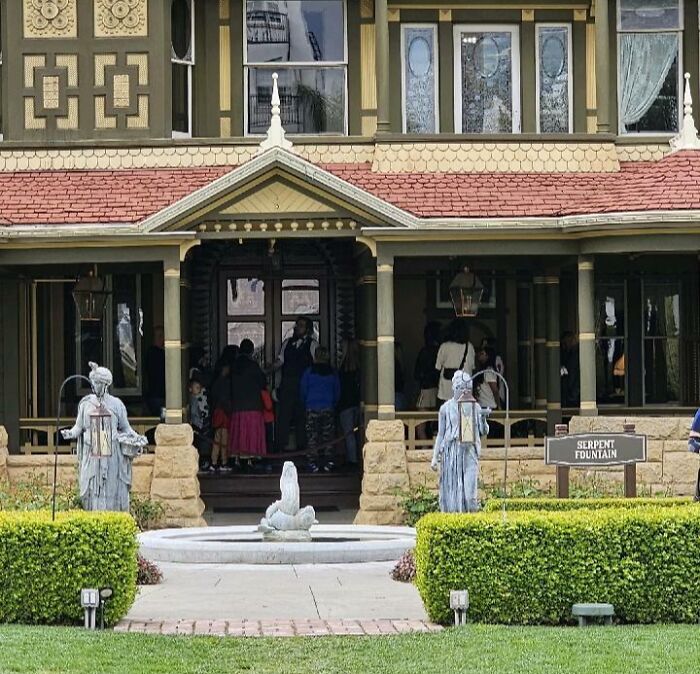 Historic mansion entrance with statues and garden, linked to interesting mysteries that still baffle people and visitors.