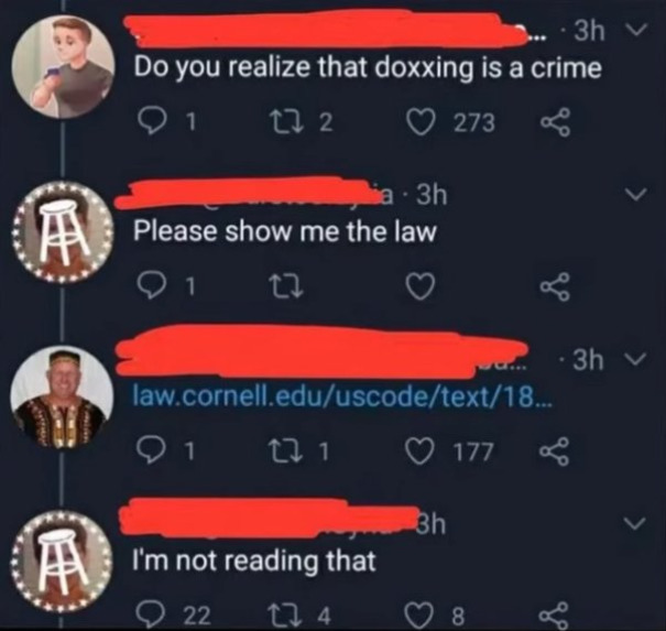 Conversaci&oacute;n en redes sobre doxxing, se&ntilde;alando que es un delito y referencia a ley en sitio web de Cornell.