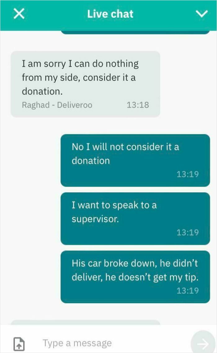 Live chat screenshot showing a customer disputing a delivery issue and refusing to consider it a donation.