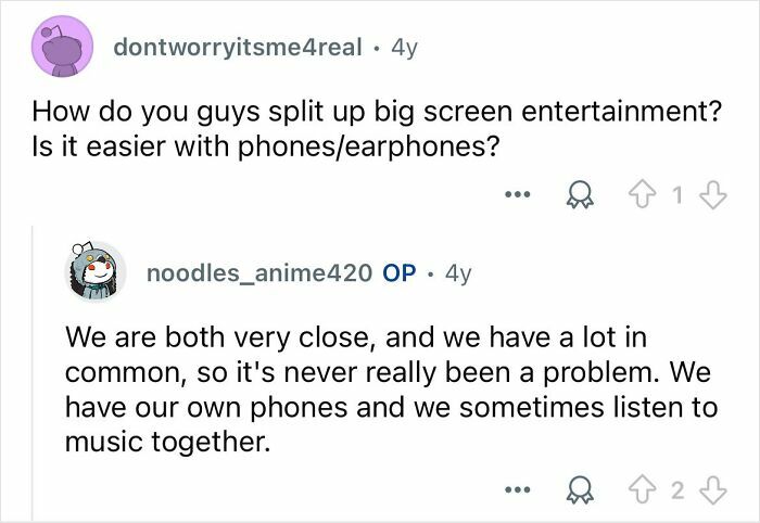 Reddit Q&A with conjoined twins discussing how they share phones and listen to music together, answering common questions.