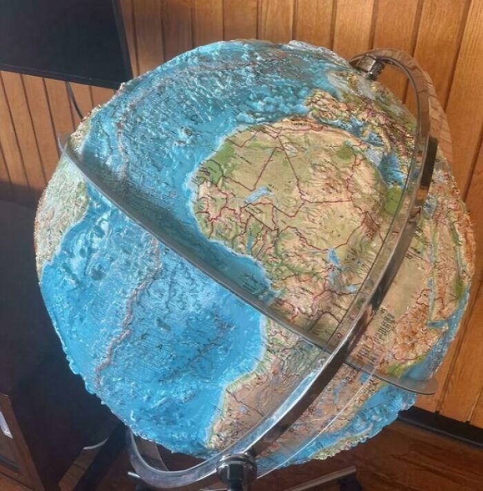 3D textured globe showing elevation and ocean depth, an extraordinary and fascinating thing people saw.
