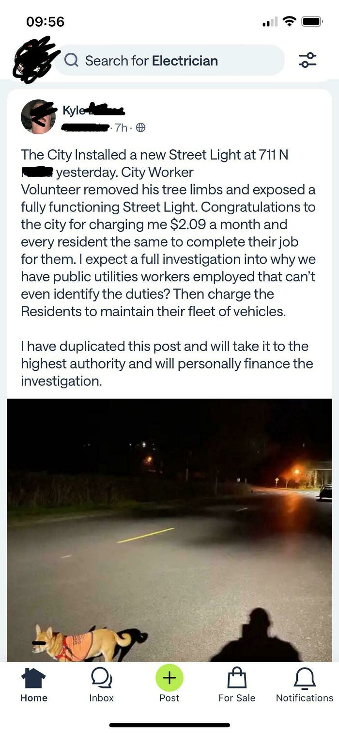 Screenshot of a wild neighbor post about a city street light and public utilities workers from the neighbors app.