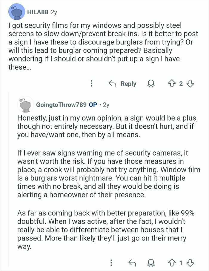 Reddit conversation with former home burglars sharing advice on security signs and burglary prevention measures.