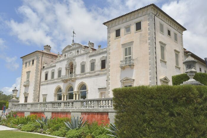 Historic homes with classic architecture and detailed stonework showcasing America’s architectural heritage on a sunny day.