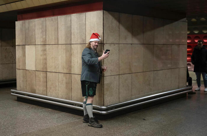 When One Visual Idea Sparks The World: The Amazing Street Photography Series “Streetrepeat”