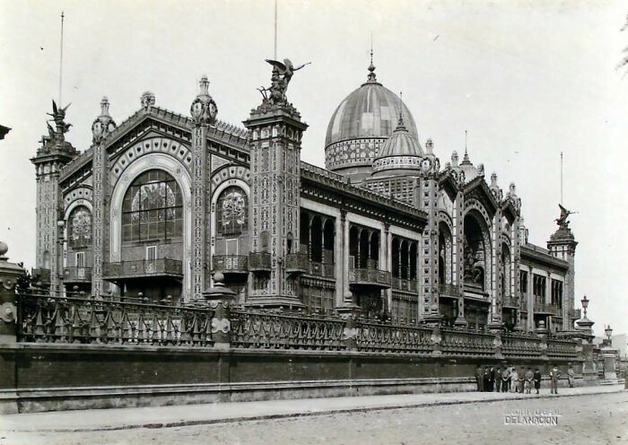 Black and white photo of old architecture featuring intricate design and a large central dome from the past.