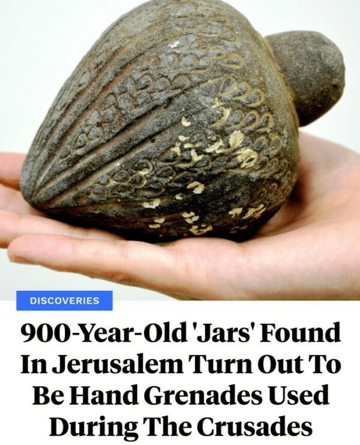 Ancient hand g*****e used during the Crusades held in hand, an interesting fact discovery from Jerusalem.