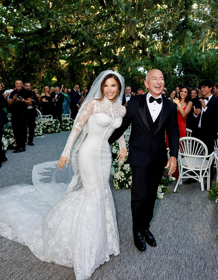 Lauren S&aacute;nchez's Wedding Dress Reportedly Stolen By Mystery Woman