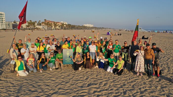 A Hidden Global Tradition: One Nation Sings Its Anthem Together Worldwide