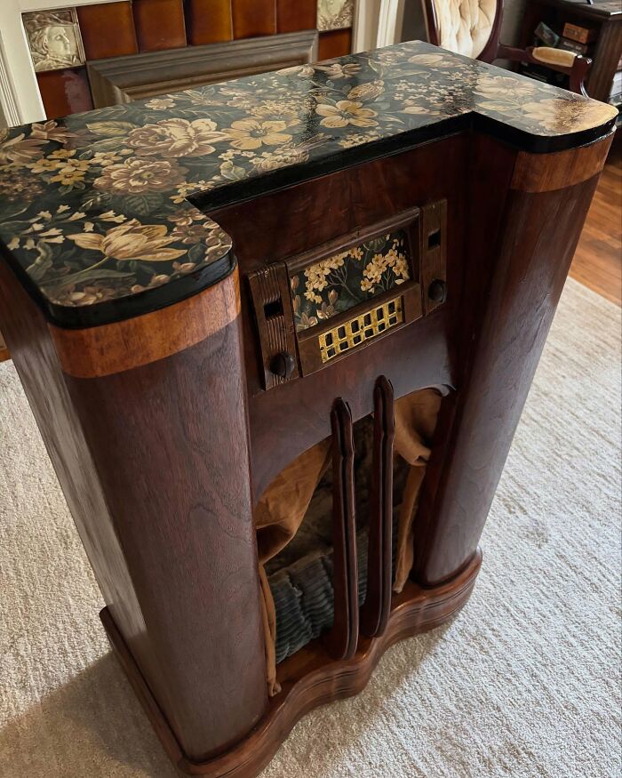 Vintage TV turned into a cozy cat bed with floral designs, showcasing nostalgic nooks for pet comfort and style.