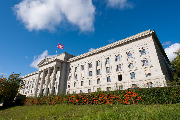 Swiss government building with flag flying, representing one of the smartest countries shaping the future of the world.