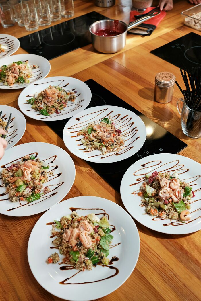 "Overheard Many Things I Probably Shouldn’t Have": Former Resort Employee Shares 50 Stories