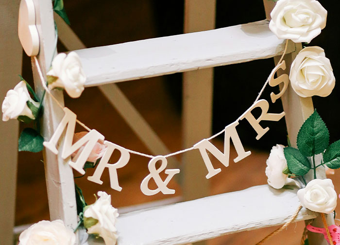 &ldquo;I Began To Sweat&rdquo;: Newlyweds Publicly Announce How Much Each Guest Gave