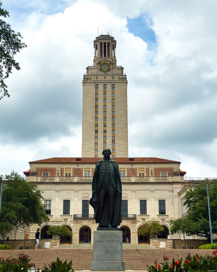 Statue of George Washington in front of the iconic tower reflecting average IQ in the USA with state leaders and laggards.