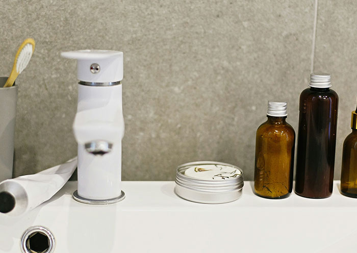 Bathroom sink with toiletries and grooming products highlighting common home red flags on a first date setting.