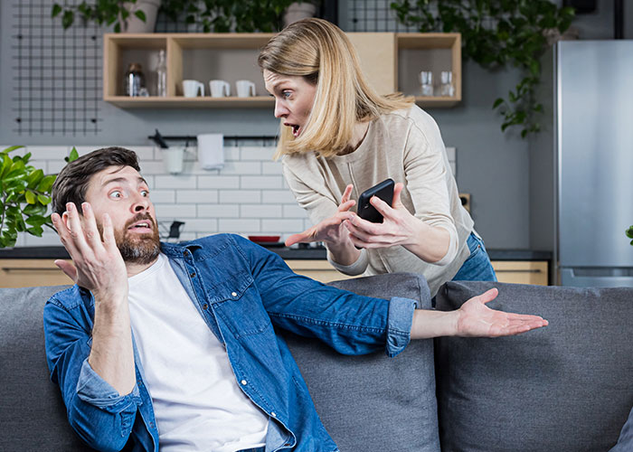 Woman Confronts BF About Sharing Bed With Another Woman, Gets Unexpected Text