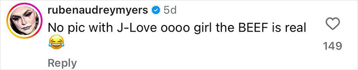 Comment on social media referencing Sarah Michelle Gellar and Jennifer Love Hewitt, hinting at tension for not posing together.