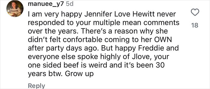 Screenshot of a social media comment discussing Jennifer Love Hewitt and Sarah Michelle Gellar's premiere appearance.