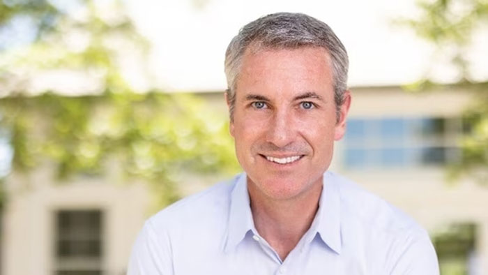 Coldplay Concert Cameraman Catches Couple Cheating On Their Partners During Show - 10