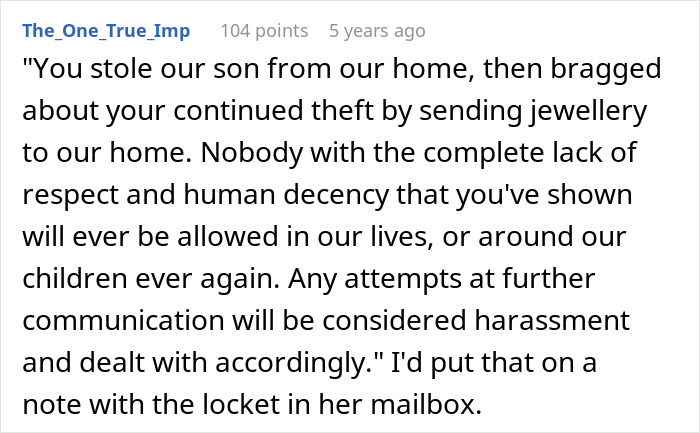 ALT text: Online comment about entitled grandma causing family drama after stealing grandson&rsquo;s ashes and disrespecting family boundaries