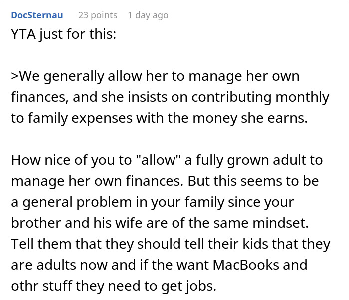 Reddit comment discussing a 21-year-old spending money on a family vacation causing jealousy among cousins.