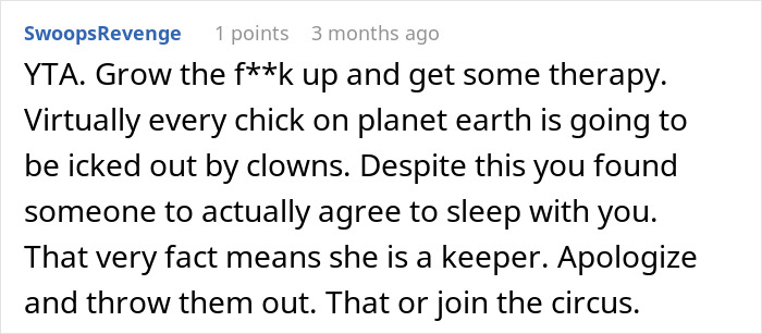 Screenshot of a comment criticising a guy’s huge clown collection, advising therapy and apologizing to his girlfriend. Screenshot of a comment criticising a guy’s huge clown collection, advising therapy and apologizing to his girlfriend.