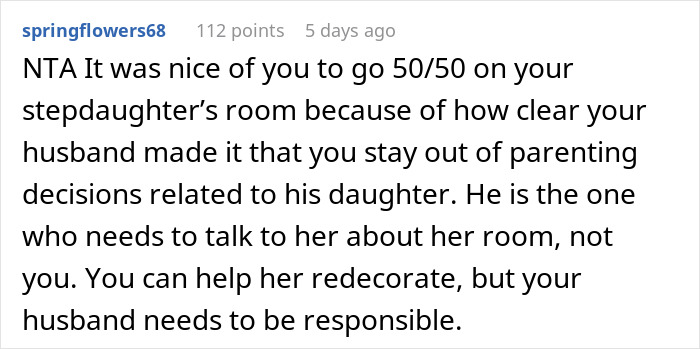 Reddit comment discussing mom putting more effort into her son's room than her step-daughter's in a parenting dispute. - 29