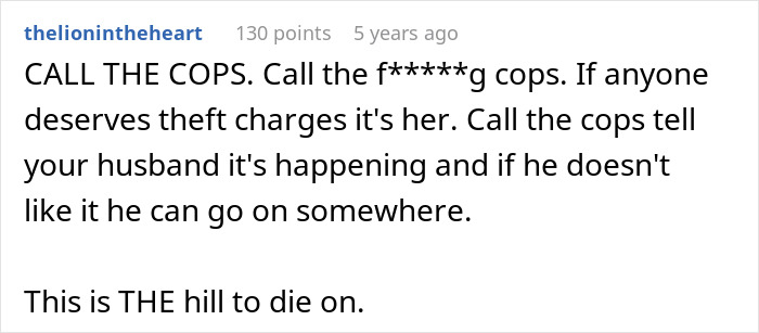 ALT text: Screenshot of a heated online comment urging to call cops over grandma stealing grandson&rsquo;s ashes causing family drama.