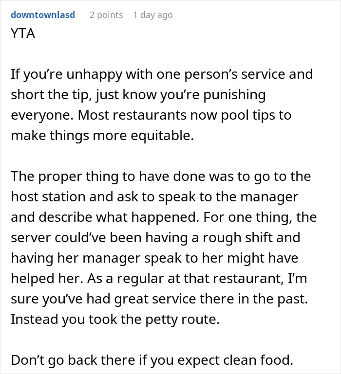 Screenshot of an online comment discussing tipping etiquette and consequences of taking back a tip after service issues.