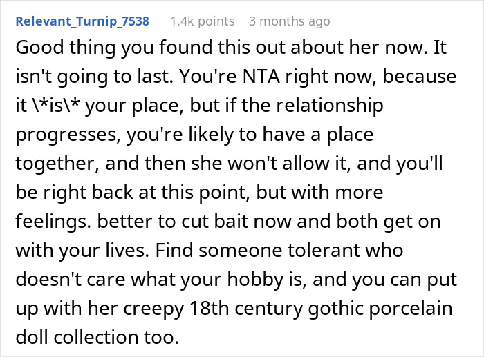 Reddit comment discussing a guy’s huge clown collection and relationship conflict over his hobby. Reddit comment discussing a guy’s huge clown collection and relationship conflict over his hobby.