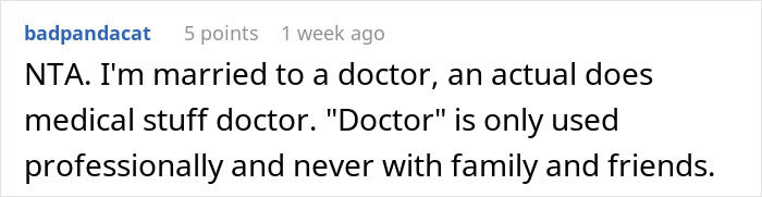 Screenshot of a forum comment discussing an aunt with PhD expecting family to call her doctor regularly. - 44