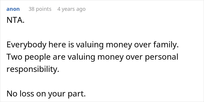 Screenshot of an online comment discussing a woman missing her flight while babysitting niece and family compensation dispute. - 17