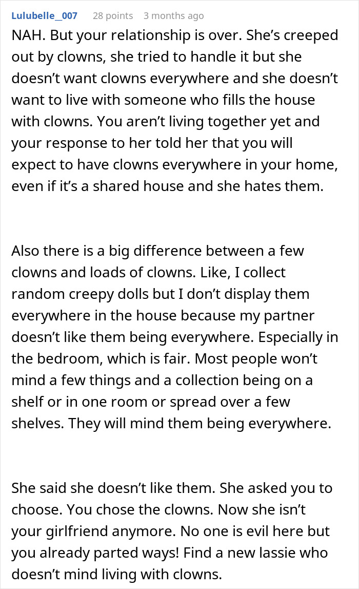 Text post discussing a guy who adores his huge clown collection despite his girlfriend hating it, leading to breakup. Text post discussing a guy who adores his huge clown collection despite his girlfriend hating it, leading to breakup.