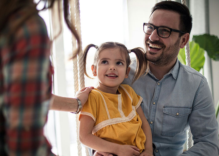 8-Year-Old&rsquo;s Sleepover At Mom&rsquo;s BF&rsquo;s House Sparks Huge Debate Online: &ldquo;So Many Red Flags Here&rdquo;