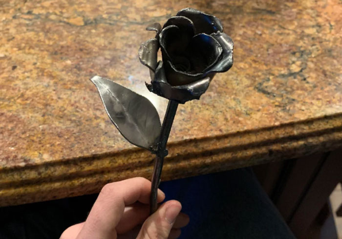 “Tell Me A Gift You Received That Didn't Have A Huge Price Tag But Felt Incredibly ‘Expensive’” (50 Answers)