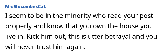 Text comment from MrsSlocombeCat advising a woman to kick out her husband for betrayal after discovering he texted his mother.