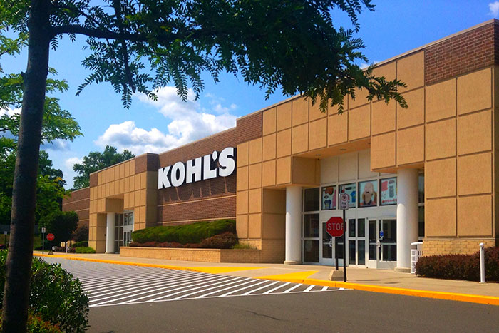 Kohl’s store exterior on a sunny day, illustrating a horrific job experience setting that led employees to quit quickly.