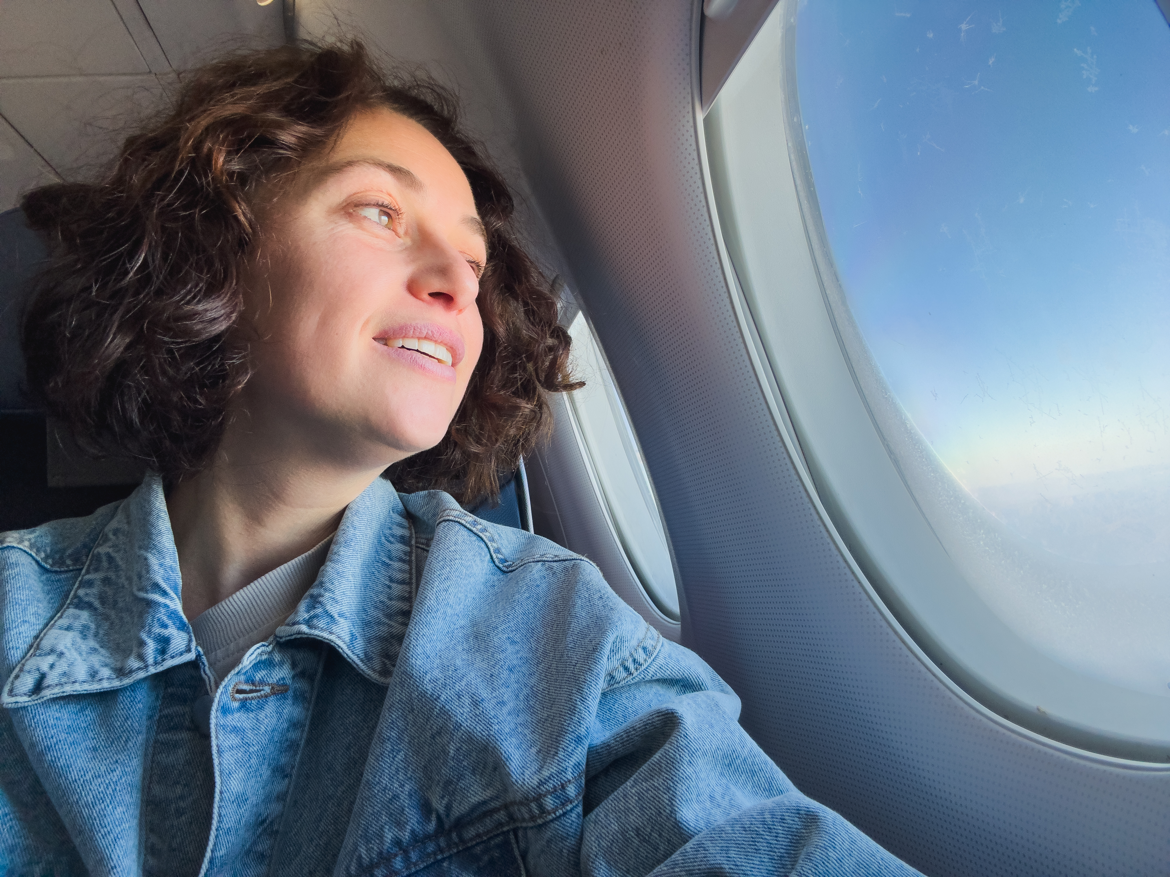 Woman Has To Bear Glares And Comments About Random Kids As Everyone Assumes They’re Hers - 16