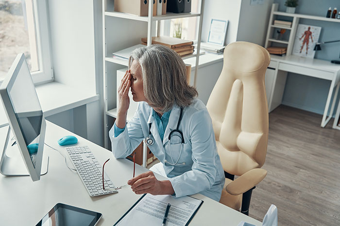 50 Hospital Employees Share The Strangest Cases They’ve Had