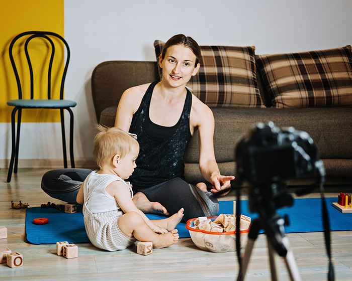 Momfluencer filming staged playtime with toddler indoors, facing backlash for pretending to create authentic content. - 8