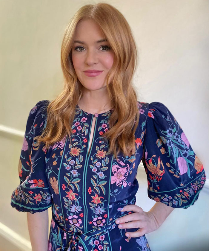 Isla Fisher with red hair wearing a floral dress sharing a savage message about marriage after divorce. - 1