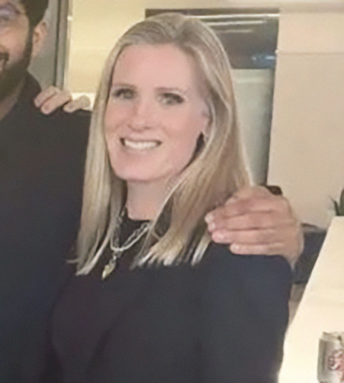 Smiling woman with blonde hair wearing black, representing viral HR executive after marriage to wealthy heir revealed Smiling woman with blonde hair wearing black, representing viral HR executive after marriage to wealthy heir revealed
