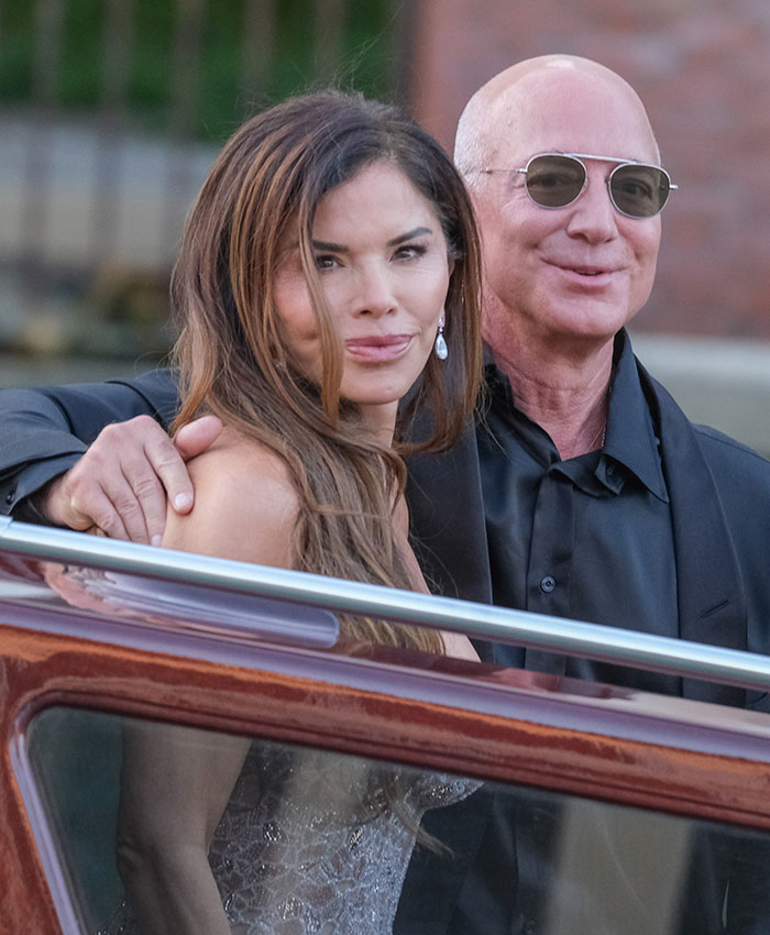 Lauren Sanchez and Jeff Bezos photographed together, photoshopped wedding pictures showing major editing blunders.