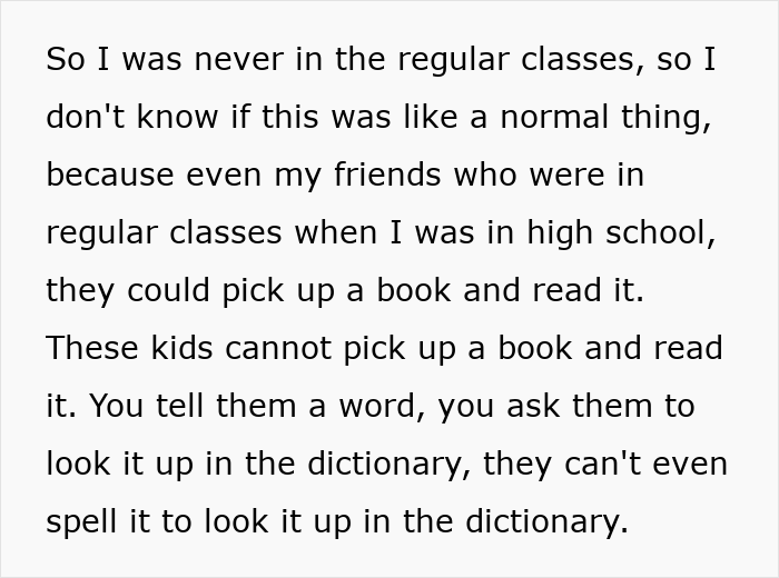 Text about US teachers warning of a literacy crisis where students struggle to read or use a dictionary effectively.