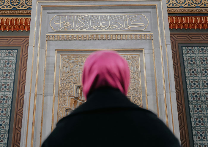 Muslim Woman Reports Coworker To HR After Being Singled Out All The Time Due To Her Religion