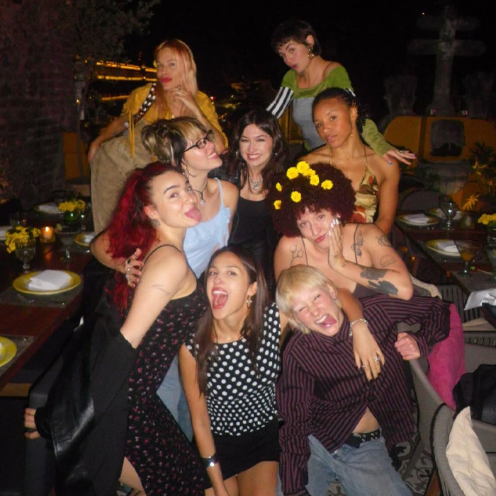 Olivia Rodrigo with her crew at a dinner gathering, highlighting her caring gesture and the mixed reactions it sparked. Olivia Rodrigo with her crew at a dinner gathering, highlighting her caring gesture and the mixed reactions it sparked.