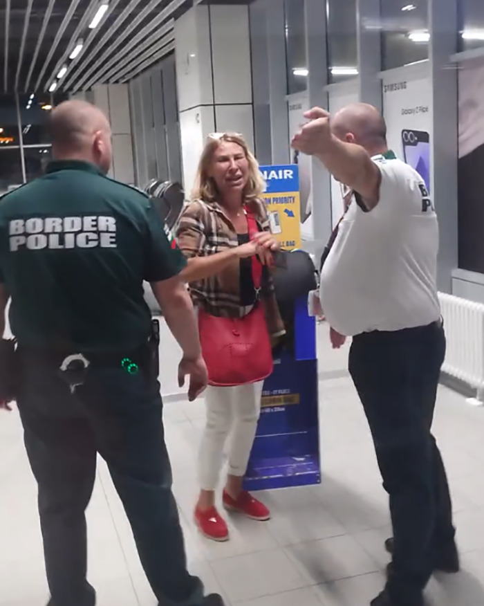 Woman having a dramatic meltdown with Ryanair staff and border police after being denied boarding over luggage size. - 4