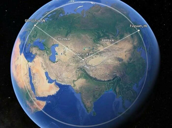 Map infographic showing distances between Görlitz, Akto, and Fuyuan across Asia and Europe on a globe view.