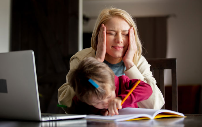 Bro's Insults About Sis' Lifestyle Don't Sound Funny To Her, He's Livid When She Refuses To Help Him Bro's Insults About Sis' Lifestyle Don't Sound Funny To Her, He's Livid When She Refuses To Help Him