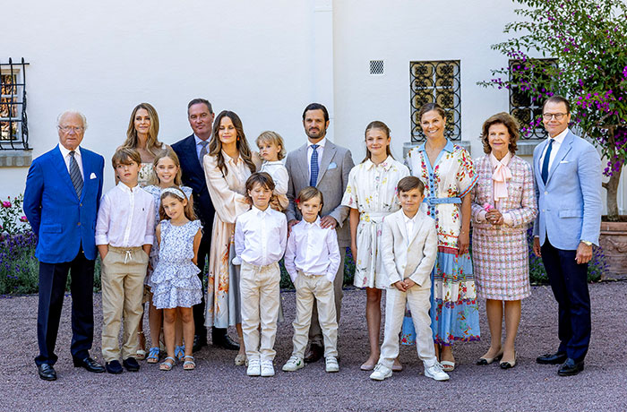 Group of royals posing outdoors in elegant attire, highlighting notable royals who walked away from power for love.